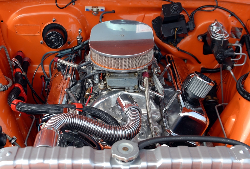 garagiste-GILETTE-min_car-engine-1738309